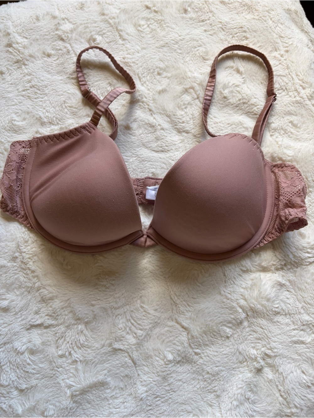 Fleur du Mal Molded Lace-Trim Bra in Nude